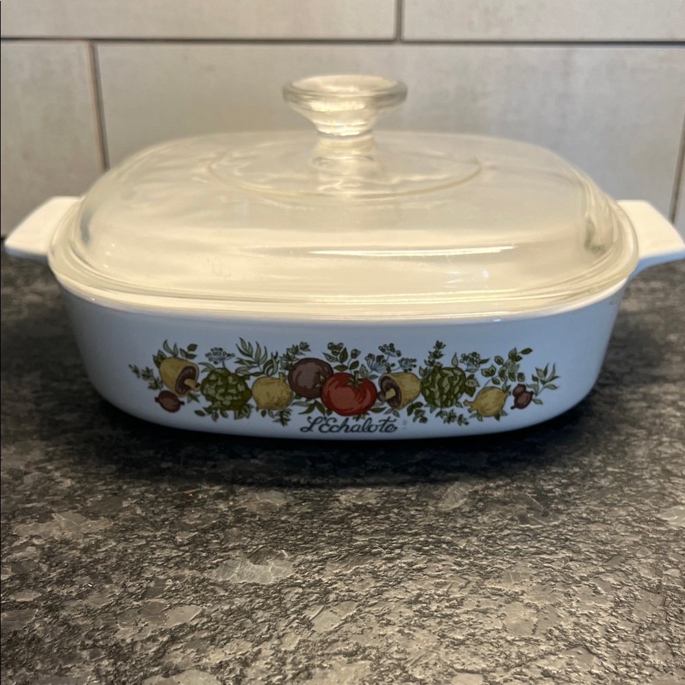 Corningware Spice of Life Covered Casserole Dish Exc condition no chips/cracks